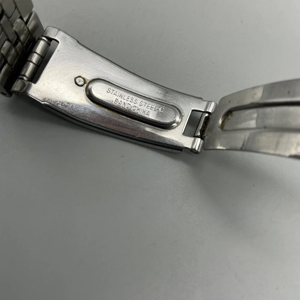 Seiko Mens Watch 37mm White Dial Solar V158-0AA0 Day Date Stainless Steel 7.5